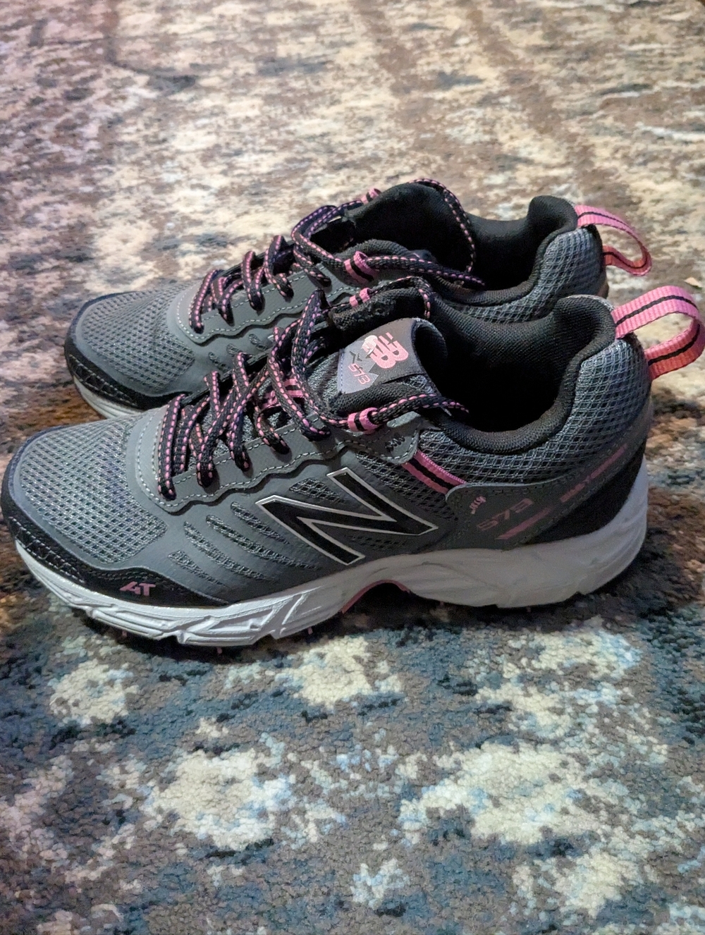 New Balance Women's 573 v3 Grey/Pink Trail Running Shoe 8 M US - Picture 9 of 12